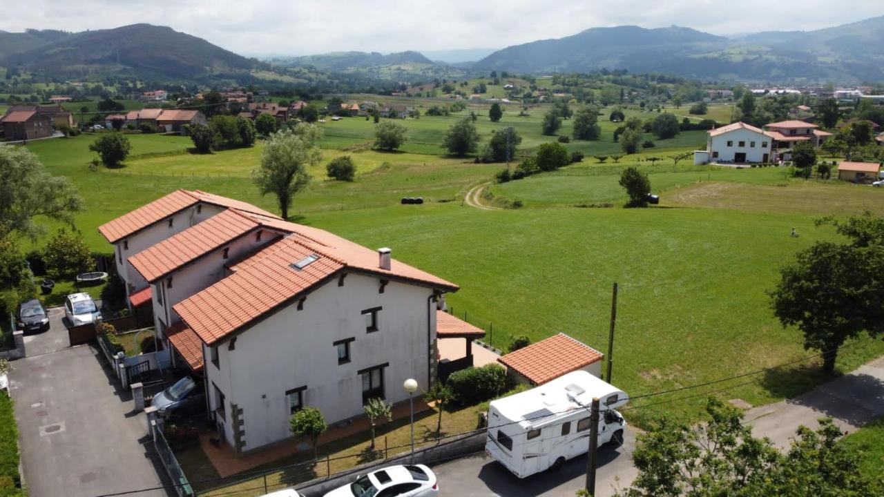 Casa En Sobarzo, Junto Al Parque De Cabarceno Villa Luaran gambar